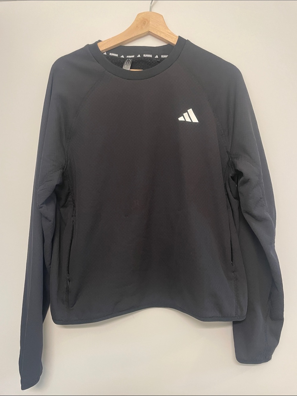 Adidas running top w zippered pockets